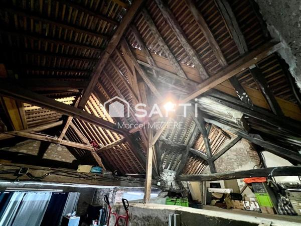 Jolie propriété sans aucun travaux.Terrain piscinable. TRIPLE VITRAGE!