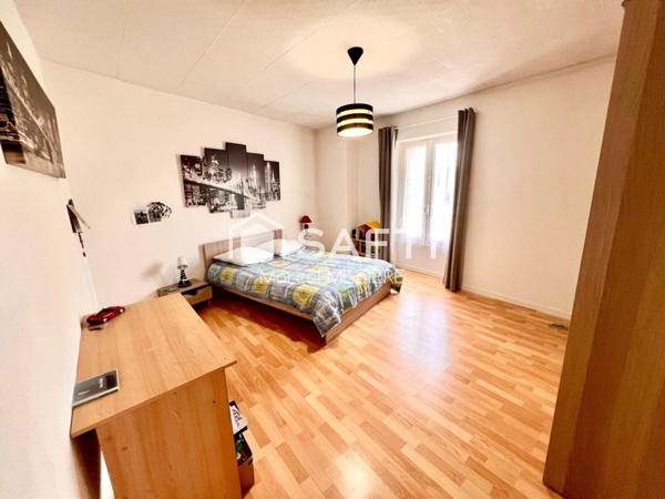 Jolie propriété sans aucun travaux.Terrain piscinable. TRIPLE VITRAGE!