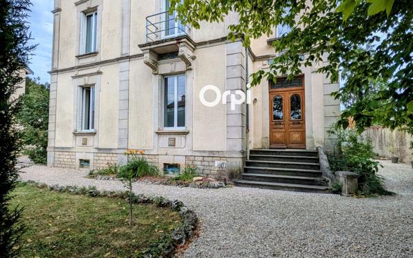 Immeuble à vendre    11 pièces • 206,44 m2 Chaumont