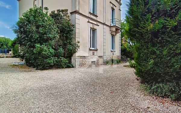 Immeuble à vendre    11 pièces • 206,44 m2 Chaumont