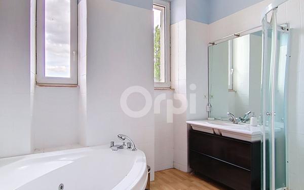 Immeuble à vendre    11 pièces • 206,44 m2 Chaumont