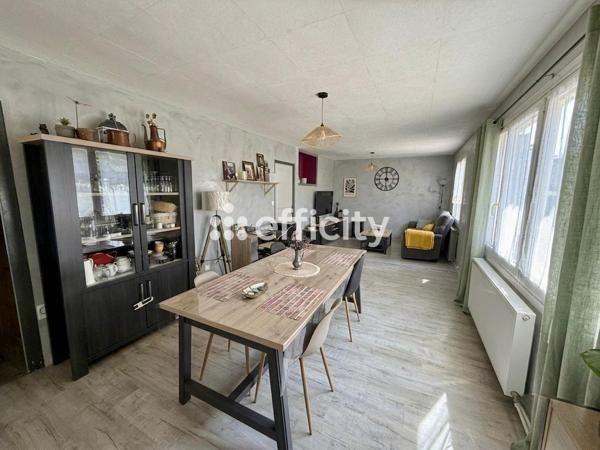 Maison
         4 pièces
        - 65 m² 220 000 € *
