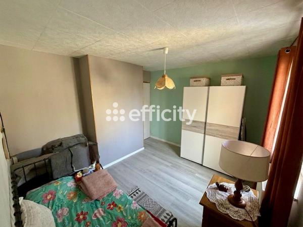 Maison
         4 pièces
        - 65 m² 220 000 € *