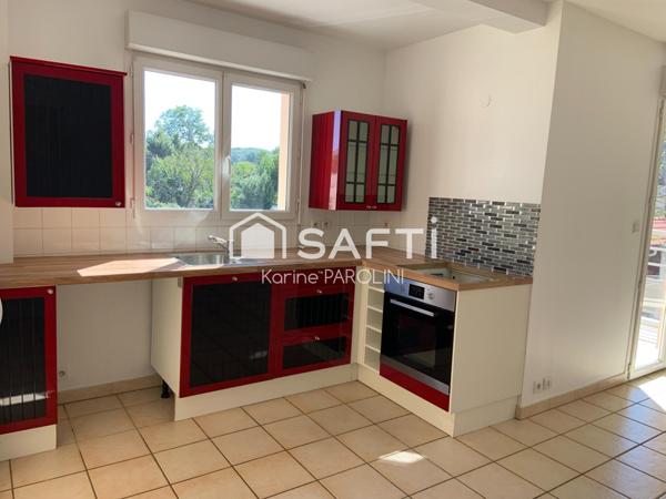 T4 vendu avec garage double – Centre village