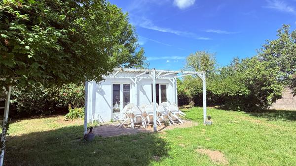 SAINTE GENEVIEVE MAISON INDIVIDUELLE SEJOUR DOUBLE, CUISINE, 3 CHAMBRES , SOUS-SOL TOTAL  AMENAGE, DEPENDANCE, GARAGE, JARDIN