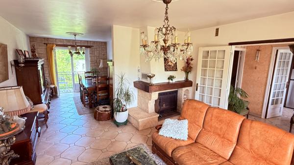 SAINTE GENEVIEVE MAISON INDIVIDUELLE SEJOUR DOUBLE, CUISINE, 3 CHAMBRES , SOUS-SOL TOTAL  AMENAGE, DEPENDANCE, GARAGE, JARDIN