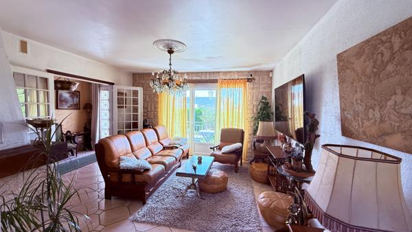SAINTE GENEVIEVE MAISON INDIVIDUELLE SEJOUR DOUBLE, CUISINE, 3 CHAMBRES , SOUS-SOL TOTAL  AMENAGE, DEPENDANCE, GARAGE, JARDIN