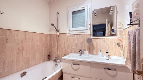 SAINTE GENEVIEVE MAISON INDIVIDUELLE SEJOUR DOUBLE, CUISINE, 3 CHAMBRES , SOUS-SOL TOTAL  AMENAGE, DEPENDANCE, GARAGE, JARDIN