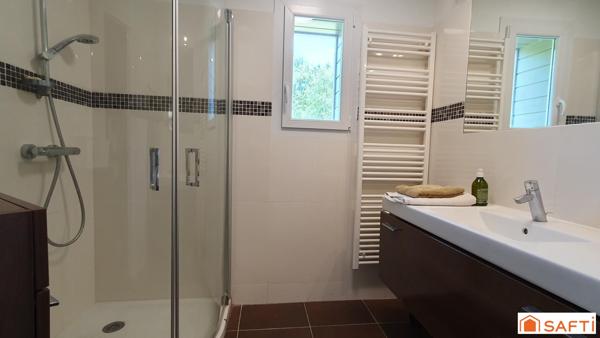 Confortable maison avec grand garage proche école et commerces