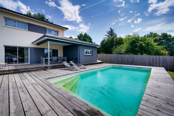 Saint-André-de-Cubzac (33240) Maison 5 pièces en R+1 de 152m2 habitables avec terrasse, piscine et garage