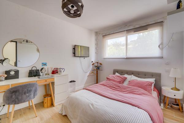 Saint-André-de-Cubzac (33240) Maison 5 pièces en R+1 de 152m2 habitables avec terrasse, piscine et garage