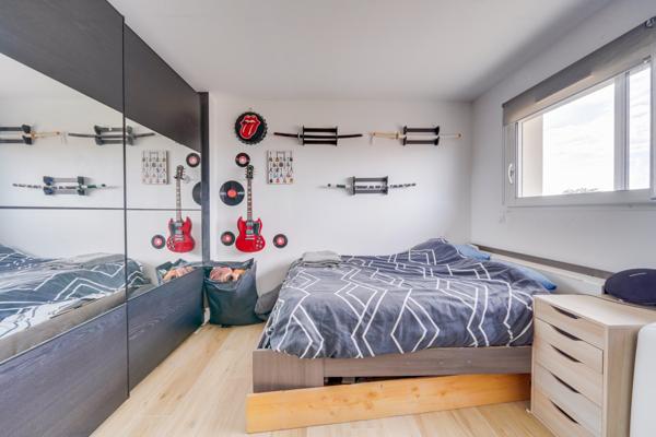 Saint-André-de-Cubzac (33240) Maison 5 pièces en R+1 de 152m2 habitables avec terrasse, piscine et garage