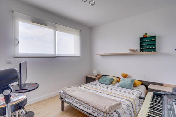 Saint-André-de-Cubzac (33240) Maison 5 pièces en R+1 de 152m2 habitables avec terrasse, piscine et garage