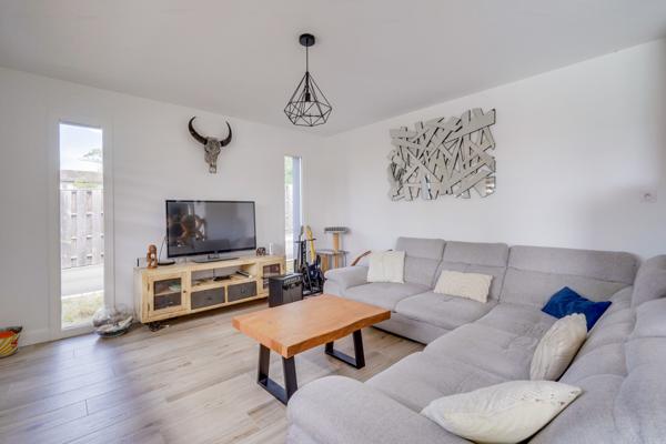 Saint-André-de-Cubzac (33240) Maison 5 pièces en R+1 de 152m2 habitables avec terrasse, piscine et garage