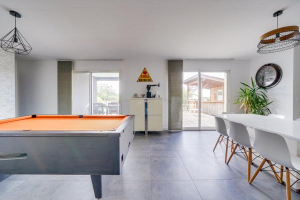Saint-André-de-Cubzac (33240) Maison 5 pièces en R+1 de 152m2 habitables avec terrasse, piscine et garage
