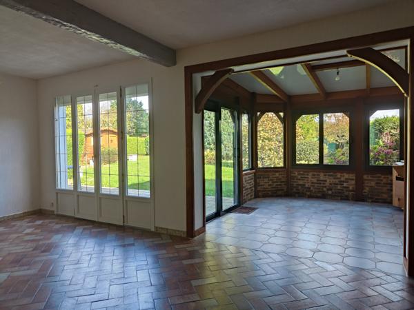 MAISON DE CHARME DE 130 m2 HAB AVEC VERANDA, GARAGE ET DEPENDANCE TRES BIEN SITUEE SUR UN TERRAIN CLOS DE 1000 Beauvais (60000)