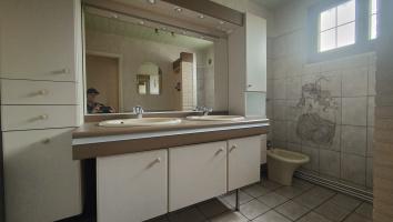 MAISON DE CHARME DE 130 m2 HAB AVEC VERANDA, GARAGE ET DEPENDANCE TRES BIEN SITUEE SUR UN TERRAIN CLOS DE 1000 Beauvais (60000)