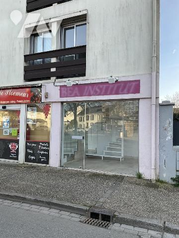 PLOEMEUR - BOURG - Local commercial de 31,55m² environ