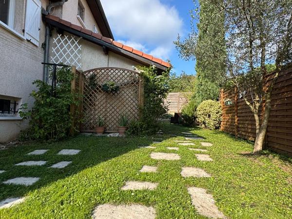 Maison Chassieu 8 pièce(s) 182 m2