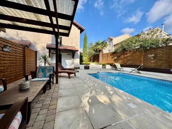 Maison Chassieu 8 pièce(s) 182 m2