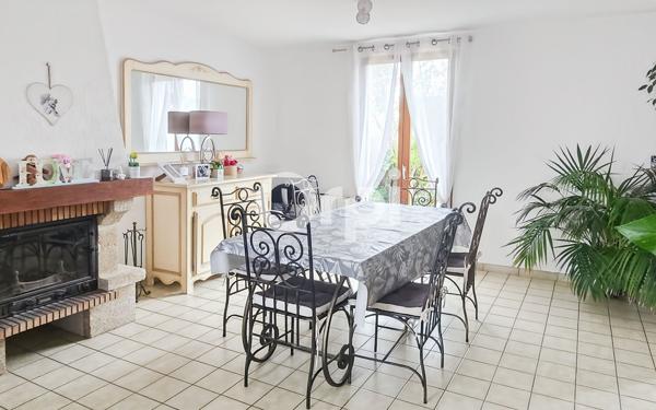 Maison à vendre    5 pièces •  Fosses