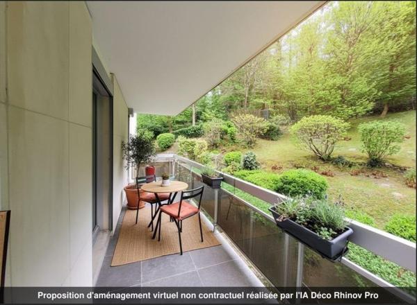 Belle Résidence des années 80, appartement T4 rénové avec balcon, cave et parking.