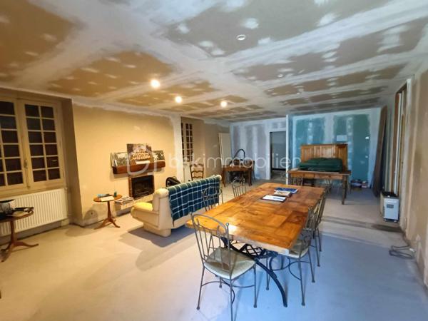 Vends Maison en Plein Cœur du Centre Ville avec Terrasse Couverte & Jardin, Emplacement Idéal, donnant accès directement dans la rue Commerçante Piétonne et de l'autre côté au Parking, d’un des plus Beaux Villages de France : Belvès, une commune touristique du Périgord Noir, avec toutes les commodités à pieds, boulangerie, magasins, restaurants, hôtels, marchés, hôpital, banques, assurances, médecins, pharmacie, etc .... à 5 mn de Siorac du Périgord, 10mn de Monpazier, 15 mn de Saint Cyprien, 20 mn du Bugue et 30mn de Sarlat.

Le Rez de Chaussée comprend : 1 Entrée, 1 Séjour / Cuisine, 1 Atelier / Bureau, 1 Buanderie et 1 Wc.

Le 1er Etage comprend : 3 Chambres dont 1 avec Balcon, 1 Salle de Bains, 1 Wc et 1 Pièce pouvant servir de Dressing / Salle d'Eau. ( arrivée d'eau )

L' Entresol comprend : 1 Grande Réserve avec la chaudière et la cuve à fuel, celle-ci est accessible depuis l'extérieur directement et 2 anciennes Caves Voutées.

Combles non Aménageables en l'état mais avec Fenêtre.

Le plus, 1 Pergola et 1 Agréable Jardin sans Vis à Vis équipé d'un Barbecue, avec Vue Incroyable sur la Vallée, rare en cœur de Ville & 1 Portillon donne accès directement au Parking.

Côté Technique : Menuiseries à simple vitrage, Chauffage central au fuel, Vmc, Cheminée avec Insert Bois, Couverture en bon état, Fosse pour récupération des Eaux de Pluies, Assainissement collectif ( tout à l’égout ).

Prévoir Travaux de Finitions : peintures, sols, .... les gouttières et planches de rives seront refaites et la couverture révisée.

* Les 2 dernières photos : images non contractuelles *

Prix de vente : 134 000 € F.A.I. ( frais agent à la charge du vendeur )

Date de réalisation du diagnostic : 28/05/2024
Consommation conventionnelle : E - 240 kWh/m2/an
Estimation des émissions : E - 64 kg CO2/m2/an
Estimation des coûts annuels : 2 320 € et 3 180 € / an ( 01/2021 )
Taxe Foncière 2025 =          €
Les informations sur les risques auxquels ce bien est exposé sont disponibles sur le site Géorisques : www.georisques.gouv.fr

Mandat simple n° 249 517
Contactez-moi rapidement :
Eric Ravaux - EI - BSK Immobilier
Pays de Belvès et ses environs
P : 06 22 76 35 44
E mail : e.ravaux@bskimmobilier.com
Agent Commercial Indépendant RSAC n° 827 965 799 - Bergerac