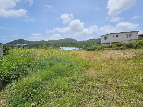Terrain plat de 634 m² avec permis de construire – Sainte-Luce.