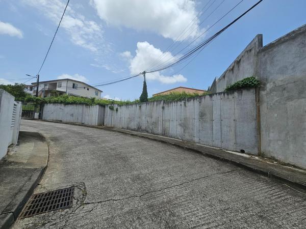 Terrain plat de 634 m² avec permis de construire – Sainte-Luce.