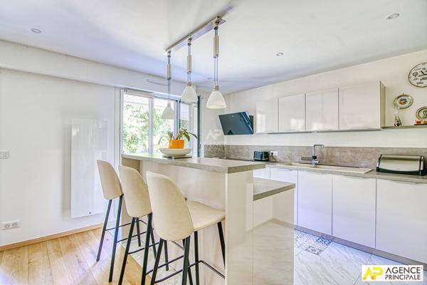 Versailles Ermitage Appartement 3 pièces 78 M² carrez situé au 1er étage avec ascenseur, balcon / terrasse plein sud, 1 place de parking en sous-sol et une cave €670 000 ** - Référence 25518