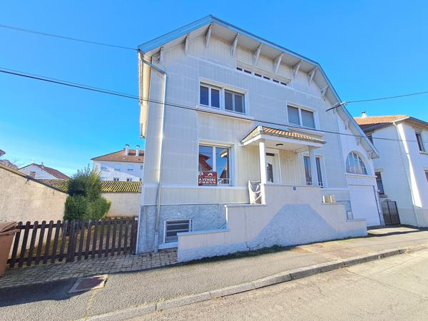 Quartier prisé, maison de ville spacieuse et lumineuse
