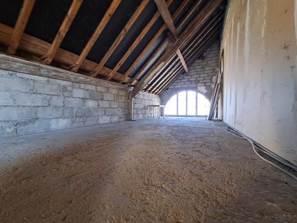 Quartier prisé, maison de ville spacieuse et lumineuse