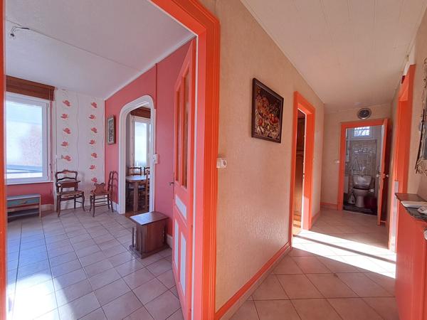 Quartier prisé, maison de ville spacieuse et lumineuse