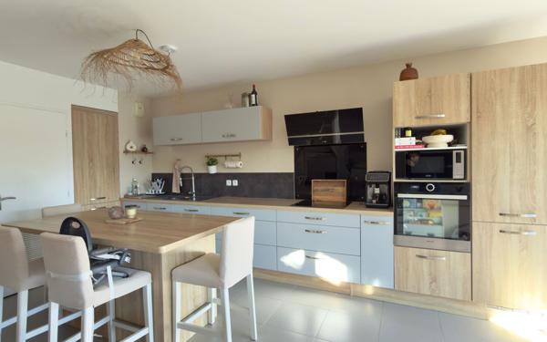 Maison à vendre    4 pièces • 102 m2 Sénas