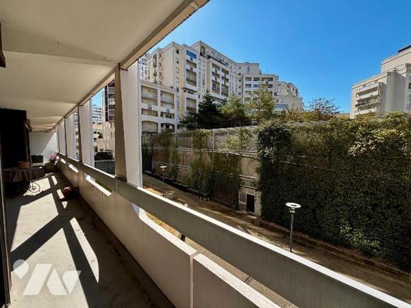 EXCLUSIVITÉ RENNES CENTRE-VILLE COLOMBIER. Appartement de TYPE 5 avec balcon Sud et garage.
Em...