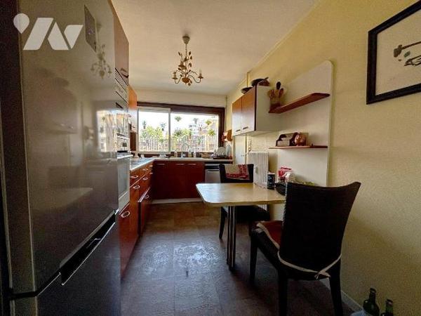 EXCLUSIVITÉ RENNES CENTRE-VILLE COLOMBIER. Appartement de TYPE 5 avec balcon Sud et garage.
Em...