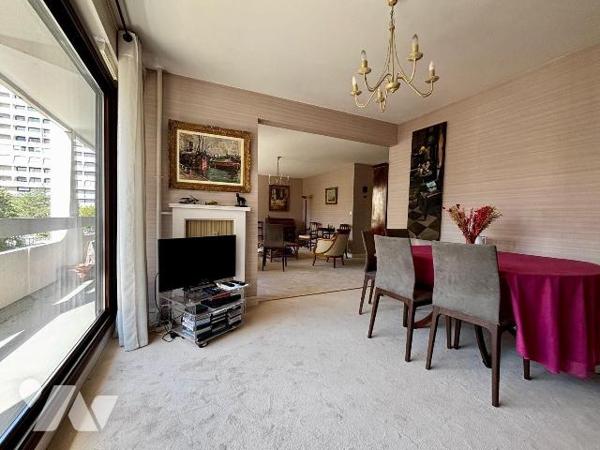 EXCLUSIVITÉ RENNES CENTRE-VILLE COLOMBIER. Appartement de TYPE 5 avec balcon Sud et garage.
Em...