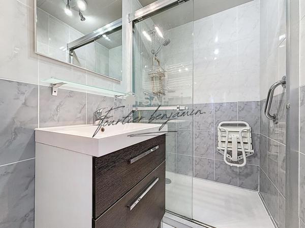 Maison de plain-pied quatre chambres à Longueville