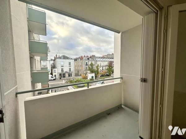 ILE DE NANTES - T1 AVEC BALCON