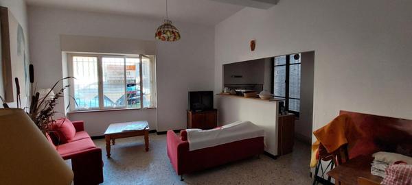 Maison lumineuse, 4 chambres, vendue meublée!