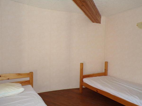 Maison lumineuse, 4 chambres, vendue meublée!