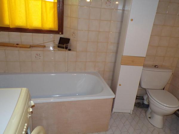 Maison lumineuse, 4 chambres, vendue meublée!