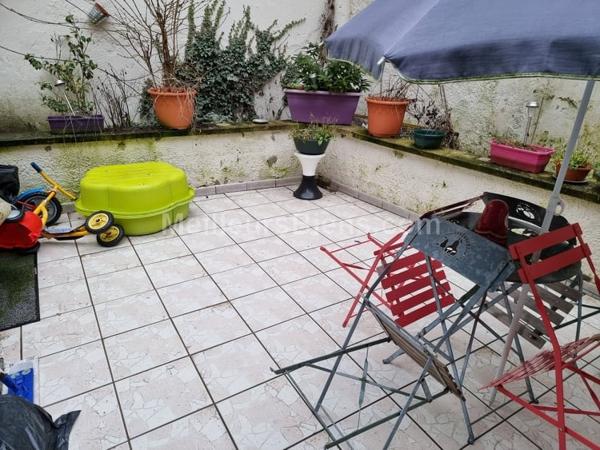 En centre ville, immeuble de rapport avec terrain