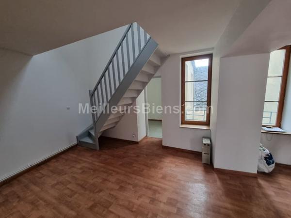 En centre ville, immeuble de rapport avec terrain