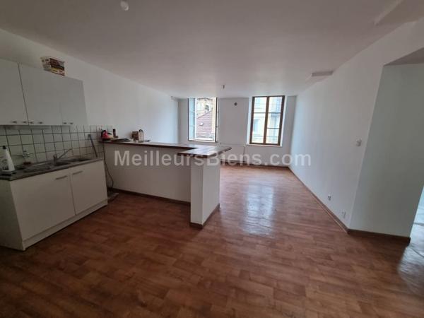 En centre ville, immeuble de rapport avec terrain