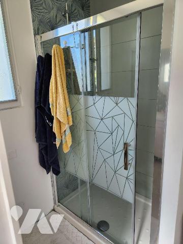 Quartier Champs de foire, maison avec chambre au RdC :
- Salon, séjour, cuisine, chambre, arri...