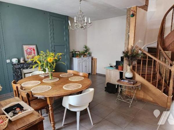 Quartier Champs de foire, maison avec chambre au RdC :
- Salon, séjour, cuisine, chambre, arri...