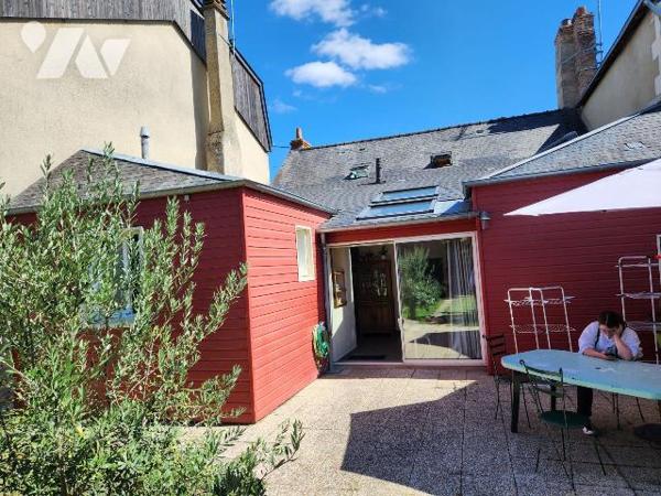 Quartier Champs de foire, maison avec chambre au RdC :
- Salon, séjour, cuisine, chambre, arri...