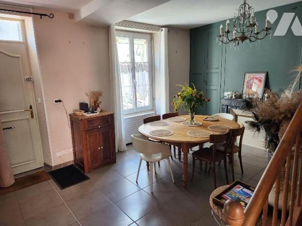 Quartier Champs de foire, maison avec chambre au RdC :
- Salon, séjour, cuisine, chambre, arri...