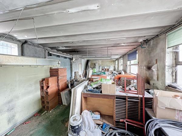 Local d'activité situé à l'entrée de Meaux sur un axe passant - 200 m2.